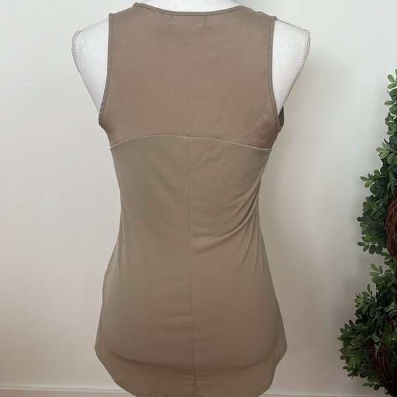 Calvin Klein sleeveless dress shirt - Picture 5 of 9